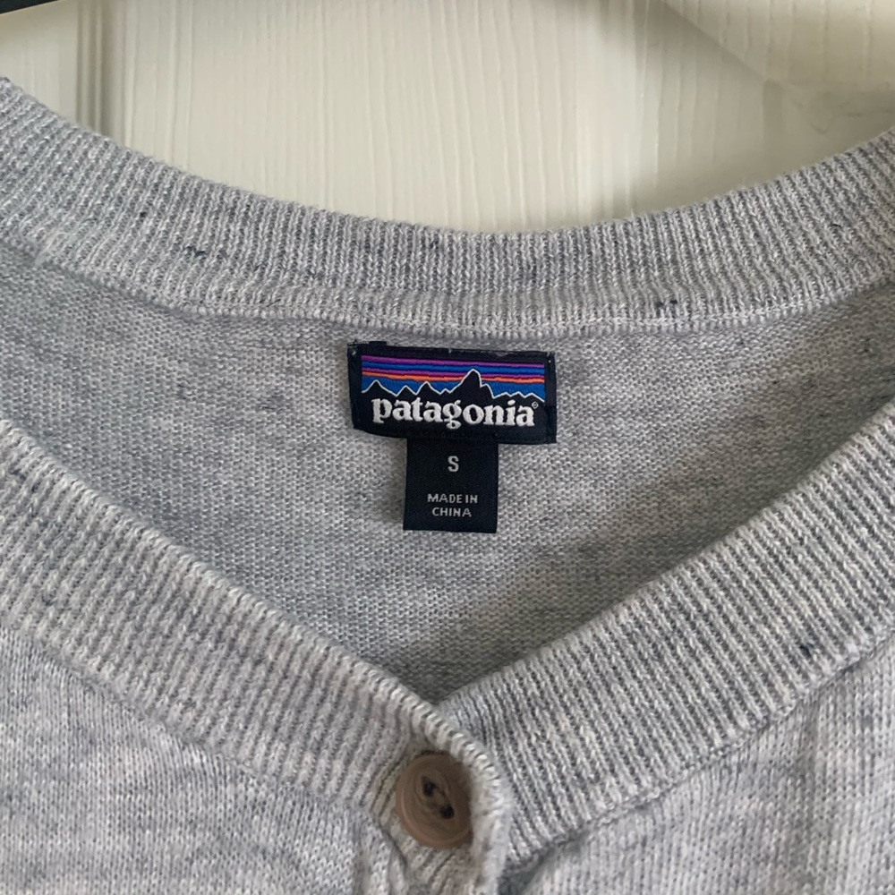 Gray Patagonia button down sweater - Picture 2 of 2